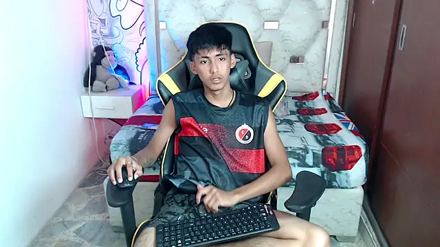 Snapshot of yiisu_ chatting on October 3, 2025, 6:20 pm yiisu online show from October 3, 2025, 6:20 pm