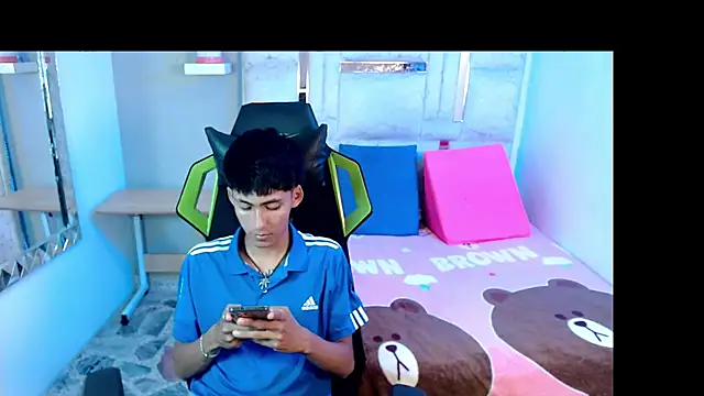 Snapshot of yiisu_ chatting on September 9, 2025, 6:17 pm yiisu online show from September 9, 2025, 6:17 pm