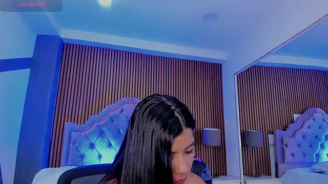 Snapshot of SelenaStonne chatting on October 3, 2025, 8:10 pm SelenaStonne online show from October 3, 2025, 8:10 pm