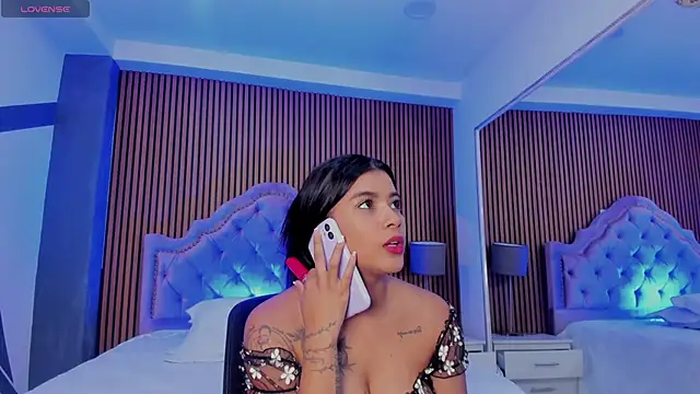 Snapshot of SelenaStonne chatting on September 27, 2025, 8:48 pm SelenaStonne online show from September 27, 2025, 8:48 pm