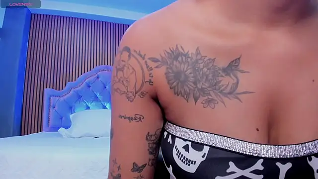 Snapshot of SelenaStonne chatting on October 30, 2025, 8:17 pm SelenaStonne online show from October 30, 2025, 8:17 pm