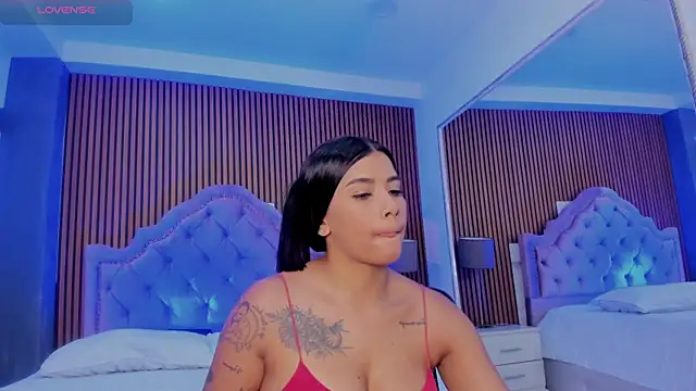 Snapshot of SelenaStonne chatting on October 4, 2025, 7:48 pm SelenaStonne online show from October 4, 2025, 7:48 pm