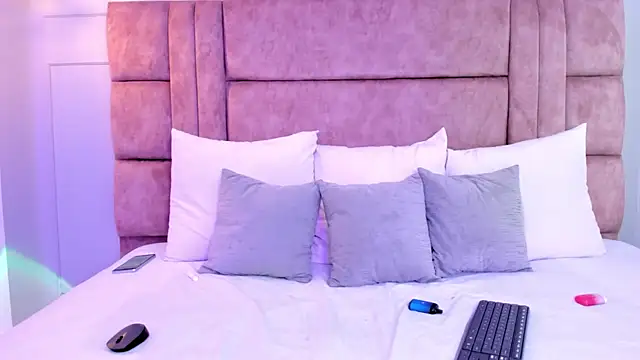 cloe bunnny online show from September 26, 2025, 6:26 pm