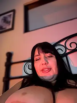 victoria amatista  online show from March 28, 2026, 10:16 am