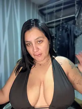 victoria amatista  online show from November 9, 2025, 12:31 pm