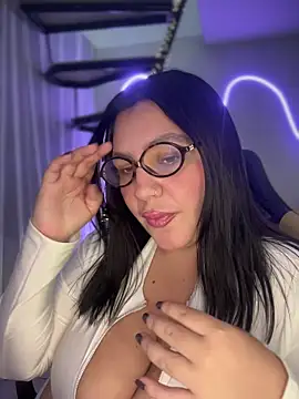 victoria amatista  online show from November 10, 2025, 11:32 pm