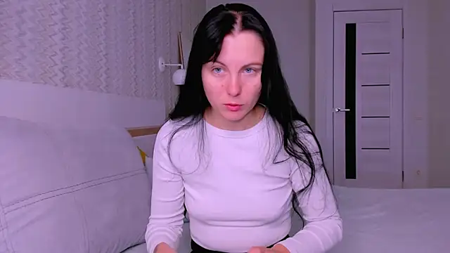 Snapshot of Elle_Pearl_ chatting on October 17, 2025, 6:17 am Elle Pearl online show from October 17, 2025, 6:17 am