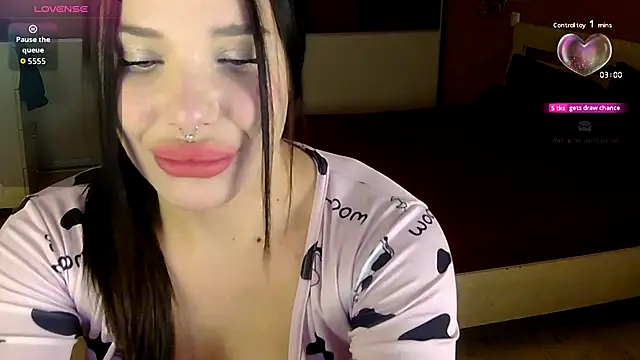 Snapshot of Cassie_Pinkkk chatting on October 9, 2025, 4:40 pm Cassie Pinkkk online show from October 9, 2025, 4:40 pm