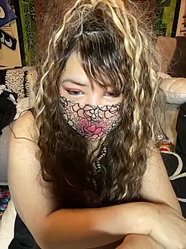 Snapshot of xoxLILxMELOxox chatting on October 14, 2025, 5:52 am xoxLILxMELOxox online show from October 14, 2025, 5:52 am