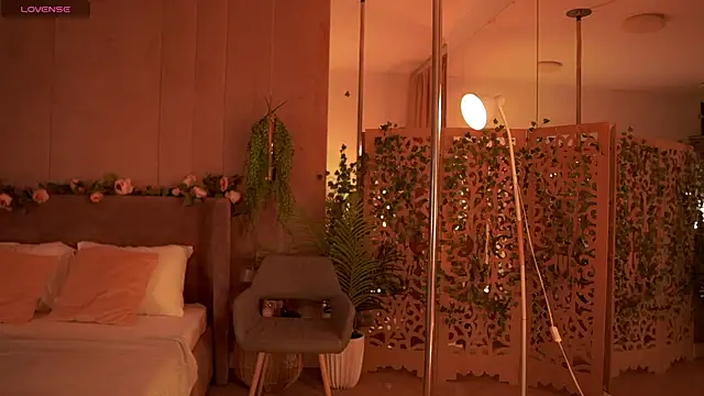 Snapshot of Serena_Waldarf chatting on September 19, 2025, 6:01 pm Serena Waldarf online show from September 19, 2025, 6:01 pm