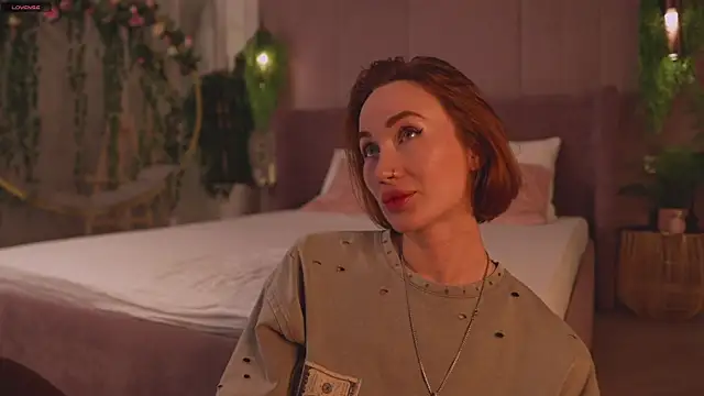 Snapshot of Serena_Waldarf chatting on November 8, 2025, 3:48 pm Serena Waldarf online show from November 8, 2025, 3:48 pm