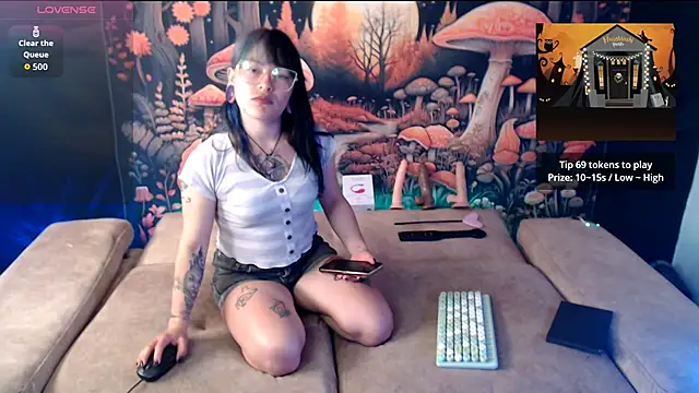 Snapshot of LunaBunny8 chatting on October 15, 2025, 1:41 pm LunaBunny8 online show from October 15, 2025, 1:41 pm