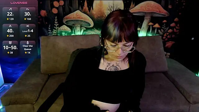 Snapshot of LunaBunny8 chatting on September 24, 2025, 1:13 am LunaBunny8 online show from September 24, 2025, 1:13 am