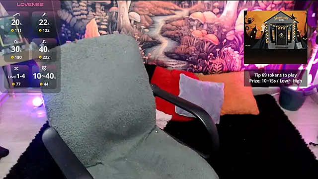 Snapshot of LunaBunny8 chatting on October 24, 2025, 1:04 am LunaBunny8 online show from October 24, 2025, 1:04 am