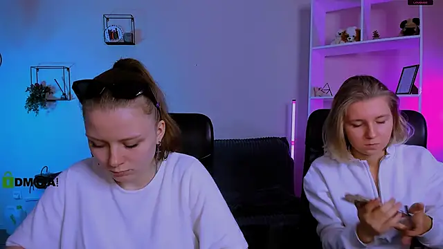 foxy tease  online show from November 9, 2025, 9:57 am