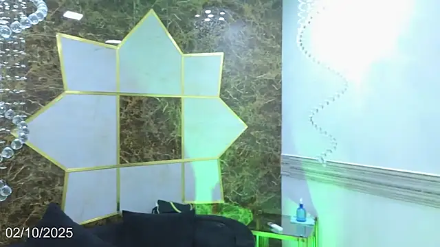 Dreams Chloe online show from October 2, 2025, 1:14 pm