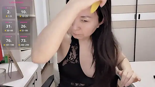 Snapshot of JackieBell chatting on December 14, 2025, 12:28 am JackieBell online show from December 14, 2025, 12:28 am