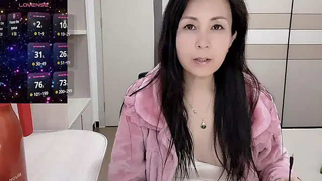 Snapshot of JackieBell chatting on November 9, 2025, 7:34 am JackieBell online show from November 9, 2025, 7:34 am