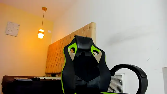 Snapshot of Darkknightx01 chatting on October 16, 2025, 1:36 am Darkknightx01 online show from October 16, 2025, 1:36 am