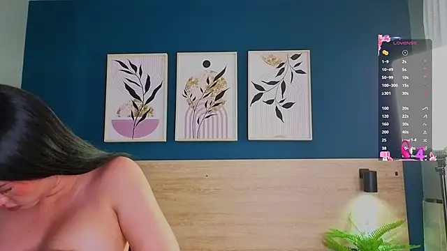 SarahMiler  online show from September 29, 2025, 11:49 am