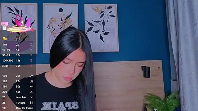 SarahMiler  online show from October 6, 2025, 11:44 am