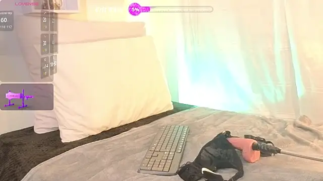 Snapshot of Samaraa_Smith chatting on February 14, 2026, 11:10 am Samaraa Smith online show from February 14, 2026, 11:10 am