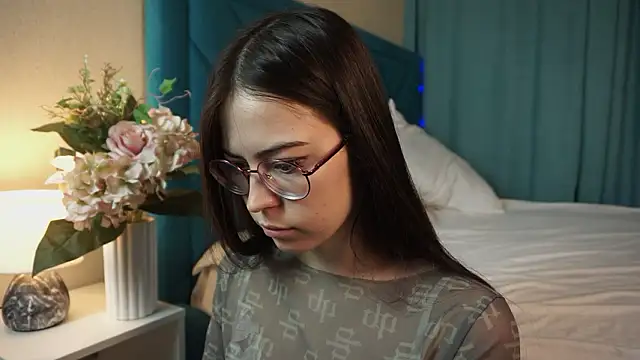 ywixos online show from February 8, 2026, 2:04 pm