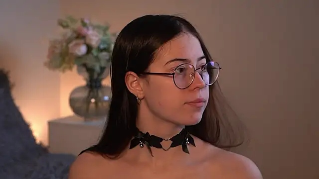 ywixos online show from November 28, 2025, 2:39 pm