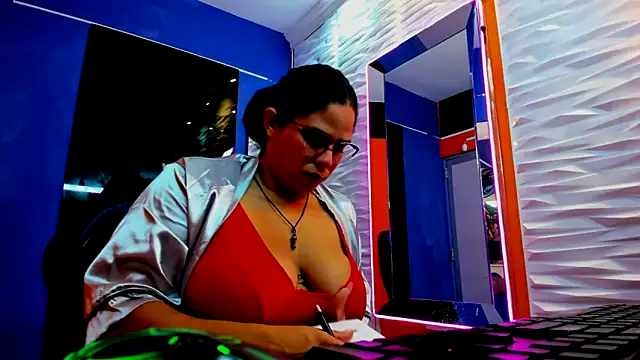 Snapshot of lucia_ht chatting on September 9, 2025, 2:10 am lucia ht online show from September 9, 2025, 2:10 am