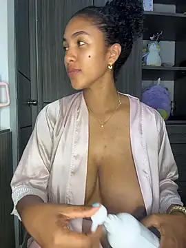 Snapshot of Mia_sweet80 chatting on October 15, 2025, 2:54 am Mia sweet80 online show from October 15, 2025, 2:54 am