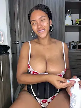 Snapshot of Mia_sweet80 chatting on October 22, 2025, 2:55 am Mia sweet80 online show from October 22, 2025, 2:55 am