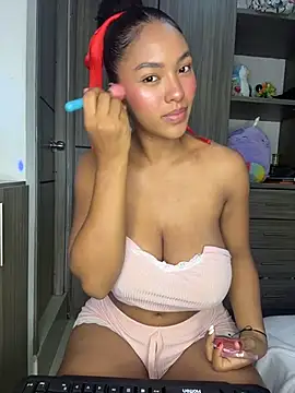 Snapshot of Mia_sweet80 chatting on November 12, 2025, 3:32 am Mia sweet80 online show from November 12, 2025, 3:32 am