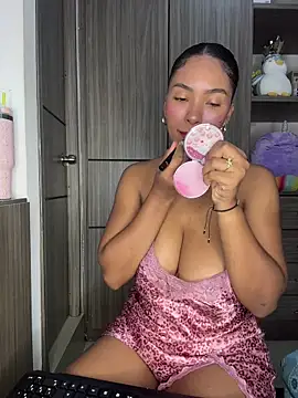 Snapshot of Mia_sweet80 chatting on October 20, 2025, 3:30 am Mia sweet80 online show from October 20, 2025, 3:30 am