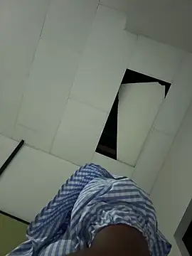 Snapshot of Mia_sweet80 chatting on October 12, 2025, 2:57 am Mia sweet80 online show from October 12, 2025, 2:57 am