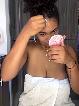 Snapshot of Mia_sweet80 chatting on September 20, 2025, 2:49 am Mia sweet80 online show from September 20, 2025, 2:49 am