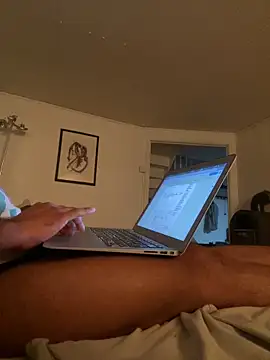 latina-pene online show from October 13, 2025, 8:10 pm