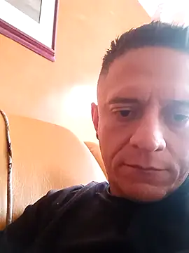 Snapshot of leon8013A chatting on September 14, 2025, 4:18 pm leon8013A online show from September 14, 2025, 4:18 pm