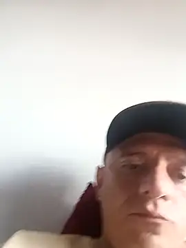 Snapshot of leon8013A chatting on November 4, 2025, 12:20 pm leon8013A online show from November 4, 2025, 12:20 pm