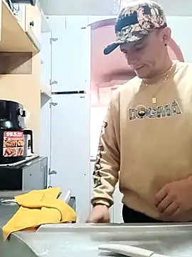 Snapshot of leon8013A chatting on November 12, 2025, 11:58 am leon8013A online show from November 12, 2025, 11:58 am