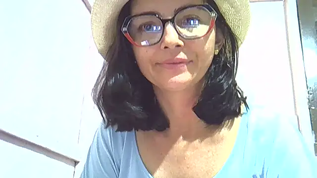 Luana sexy42 online show from May 14, 2026, 7:11 pm