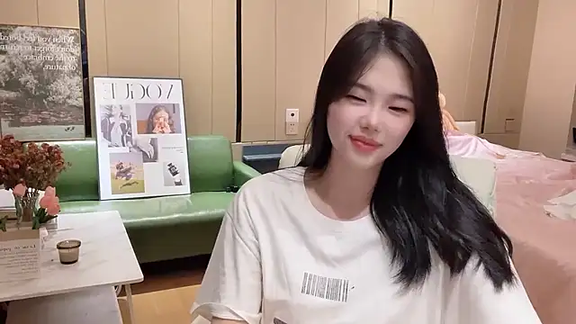 Snapshot of suki-1 chatting on October 3, 2025, 3:46 pm suki-1 online show from October 3, 2025, 3:46 pm