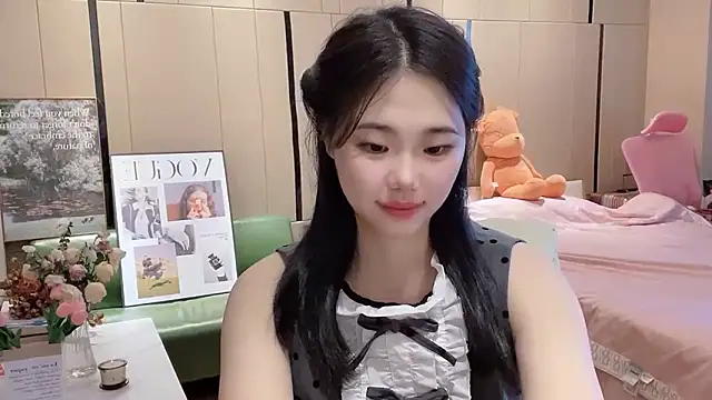 Snapshot of suki-1 chatting on October 9, 2025, 7:53 am suki-1 online show from October 9, 2025, 7:53 am