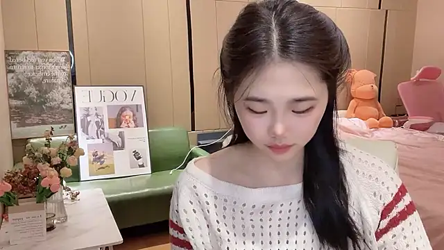 Snapshot of suki-1 chatting on October 12, 2025, 7:43 am suki-1 online show from October 12, 2025, 7:43 am