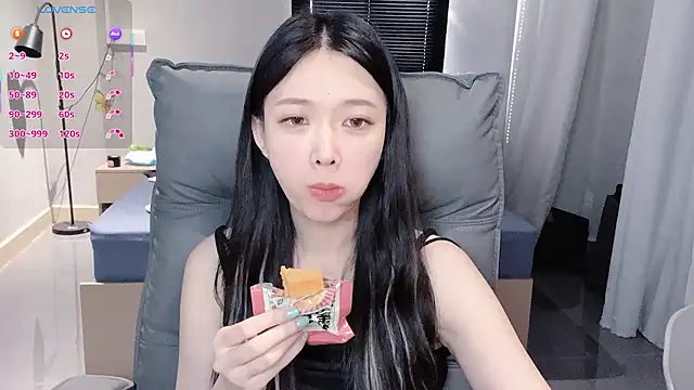 NiNi-baby520 online show from October 17, 2025, 7:33 am