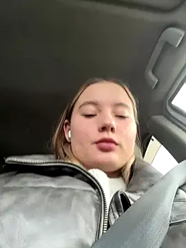 StephanieMur online show from November 13, 2025, 4:38 am