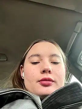 StephanieMur online show from November 19, 2025, 4:01 am