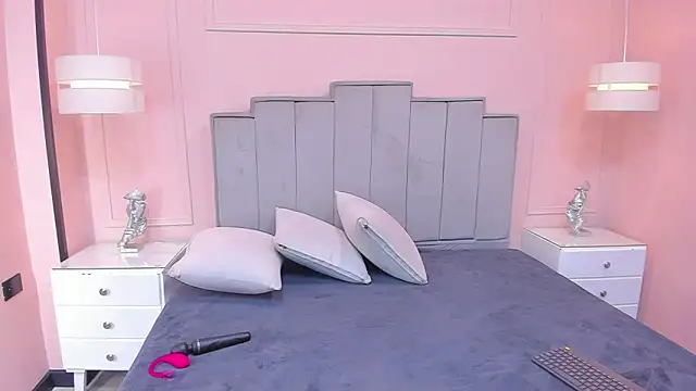 gabriela lux online show from October 18, 2025, 12:40 pm