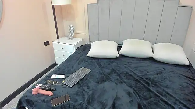 gabriela lux online show from October 3, 2025, 11:34 am