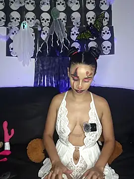 Snapshot of issis22 chatting on October 23, 2025, 3:05 am issis22 online show from October 23, 2025, 3:05 am