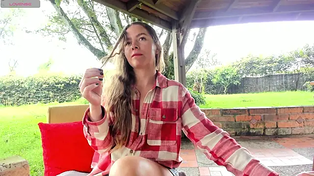 Angiehuston1 online show from April 17, 2026, 3:04 pm